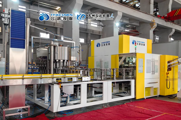 从核心到售后，全链可靠 | 飞鸽友联旋转式吹灌旋一体机，定义高效生产新标准