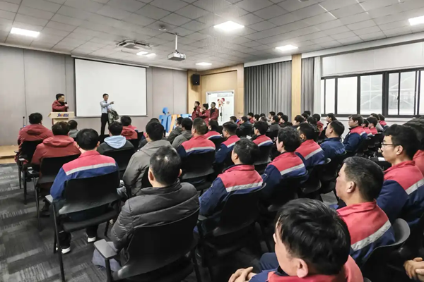 金纬机械董事长何海潮莅临指导| 凝聚团结力量  共绘发展新篇章